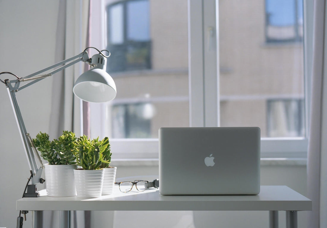 Minimal Desk Setup Ideas For A Calm, Focused, And Productive Workday